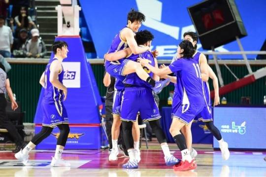 승리에 기뻐하는 삼성 선수들 / 사진=연합뉴스
