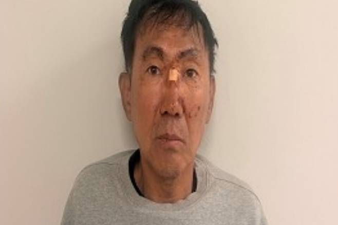 '인천 상업시설 흉기 난동' 사건의 피의자로서 10월16일 신상정보가 공개된 최충락(59)의 머그샷 ⓒ인천경찰청 제공