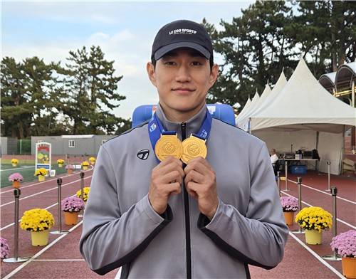 17일 전국체전 근대5종 남자일반부 5종 개인·단체전 금메달 목에 건 서창완 [촬영 최송아]