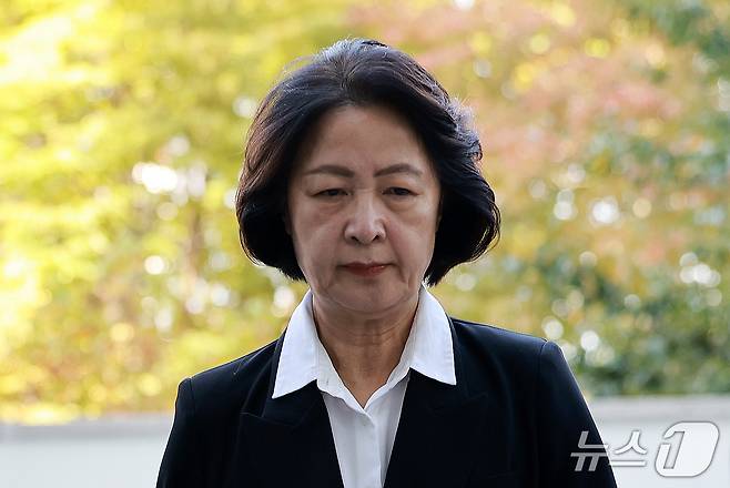 추미애 경기도지사가 17일 경기 부천시 순천향대학교 병원 장례식장에 마련된 부천 도장공장 화재 사망 소방관의 빈소에 조문을 하기 위해 들어서고 있다. 2026.10.17 ⓒ 뉴스1 이호윤 기자