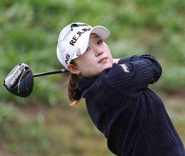 2026년 한국여자프로골프(KLPGA) 투어 신설 대회 아이스버그골프·서울신문 오픈에서 정규투어 생애 첫 우승을 차지한 마서영 프로가 최종라운드에서 경기하는 모습이다. 사진제공=KLPGA (사진을 무단으로 사용하지 마십시오.)