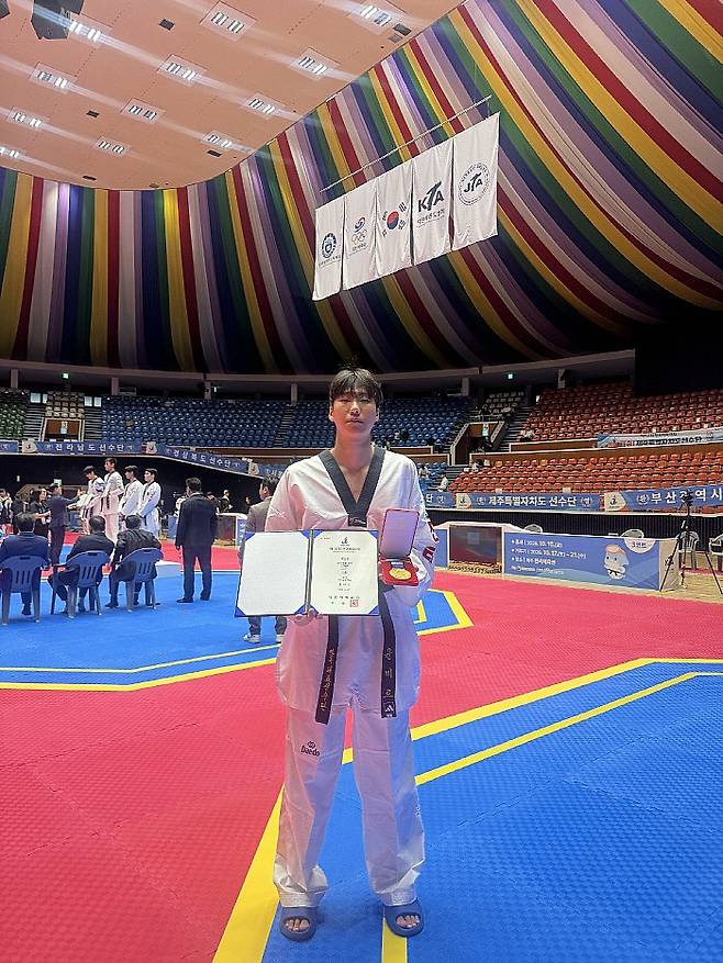 윤미르는 제주종합경기장에서 열린 제107회 전국체육대회 태권도 남자 18세 이하부 -74㎏급 결승전에서 금메달을 획득했다. 전남도체육회 제공