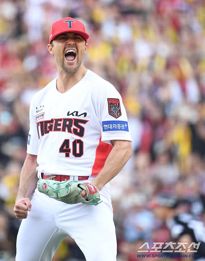 17일 전남광주 기아챔피언스필드에서 준PO 1차전 KIA와 LG의 경기가 열렸다. 6회말 1사 1, 2루. 문보경을 병살 처리 후 환호하는 KIA 네일. 광주=송정헌 기자songs@sportschosun.com/2026.10.17/