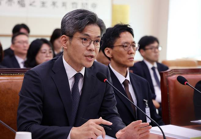 박철우 서울중앙지방공소청장이 19일 서울 여의도 국회에서 열린 법제사법위원회 국정감사(서울광역공소청 등)에서 의원 질의에 답변하고 있다. 뉴시스