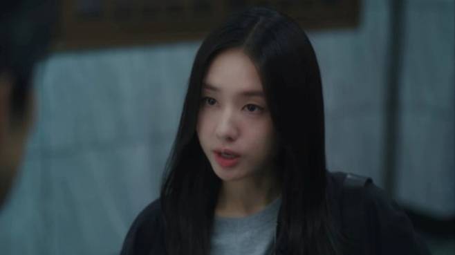18일 방송된 KBS2TV 토일드라마 ‘너 말고 다른 연애’에서 여주인공 이미도(안은진)이 남성에게 “너를 성추행할거야”라고 윽박지르는 장면이 나왔다. 자료 : KBS 드라마 유튜브