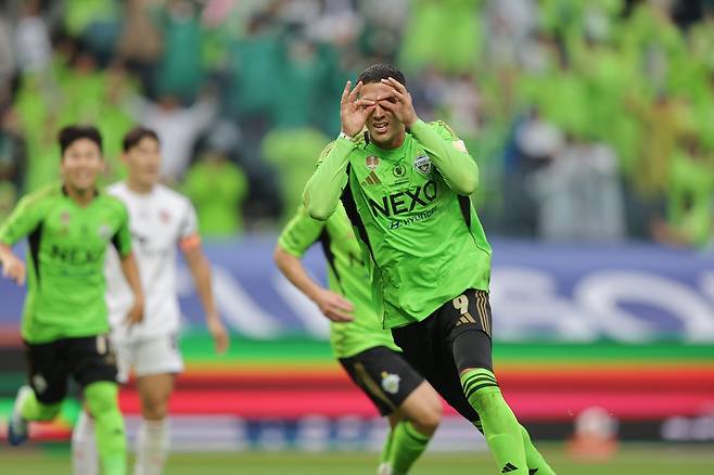 전북 티아고의 물오른 화력이 팀의 2위 경쟁에 큰 힘이 되고 있다. 사진제공｜한국프로축구연맹
