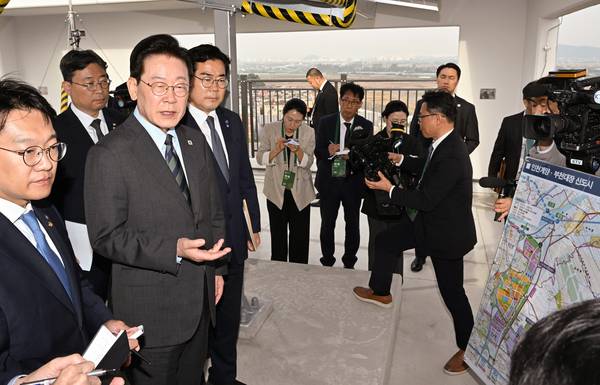 이재명 대통령이 20일 인천 계양 공공주택지구를 찾아 3기 신도시 현장 시찰을 하고 있다. 2026.10.20 /청와대통신사진기자단