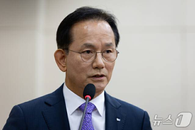 김종출 한국항공우주산업(KAI) 대표가 20일 서울 여의도 국회에서 열린 재정경제기획위원회의 한국수출입은행 등에 대한 국정감사에 일반증인으로 출석해 의원 질의에 답하고 있다. (사진=뉴스1)
