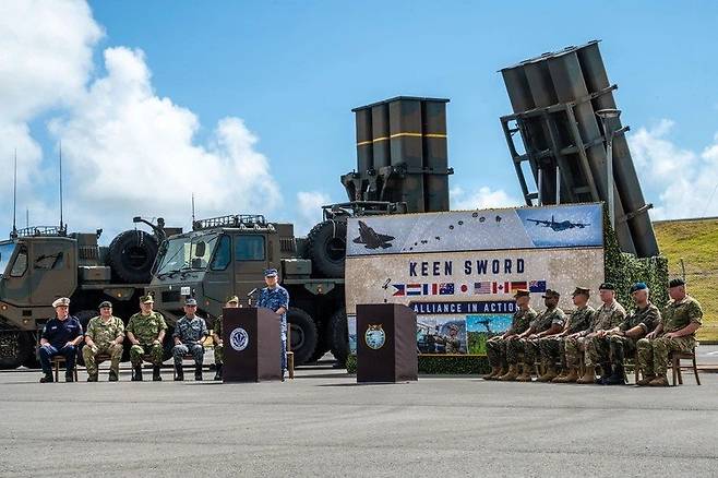 19일 일본 이시가키에서 미일 연합군사훈련인 ‘킨소드 27’ 개막식이 열리고 있다.  출처 미 국방영상정보배포시스템(DVIDS)