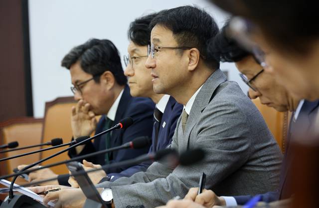 한병도 더불어민주당 원내대표가 20일 국회에서 열린 국정감사 대책 회의에서 발언하고 있다. [연합뉴스]