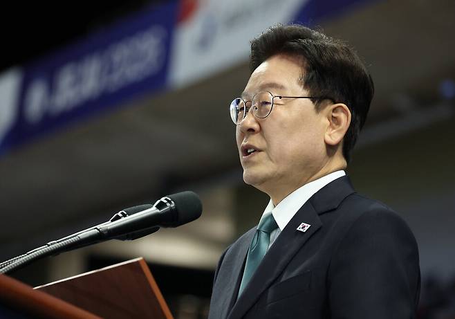 이재명 대통령이 지난 16일 제주월드컵경기장에서 열린 제107회 전국체육대회 개회식에서 기념사를 하고 있다. 연합뉴스