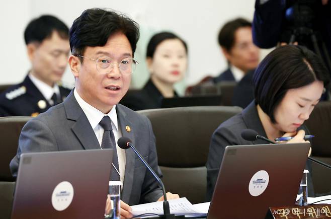 [서울=뉴시스] 김진아 기자 = 김영훈 고용노동부 장관이 20일 청와대에서 열린 국무회의에서 발언하고 있다. 2026.10.20. bluesoda@newsis.com /사진=