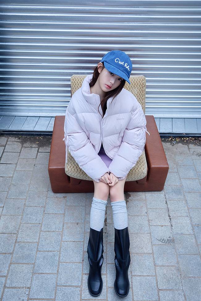 Jang Won-youngs winter clothing pictorial has been released.In the pictorial released on October 20, Jang Won-young is seen wearing a heavy outer garment featuring voluminous fur and a cozy texture, marking the start of the winter season.A clear and cool charm, taking a step further from her existing lovely image, was also revealed.Meanwhile, IVE, the group Jang Won-young belongs to, will release their mini-album Looks Can Kill on the 26th.