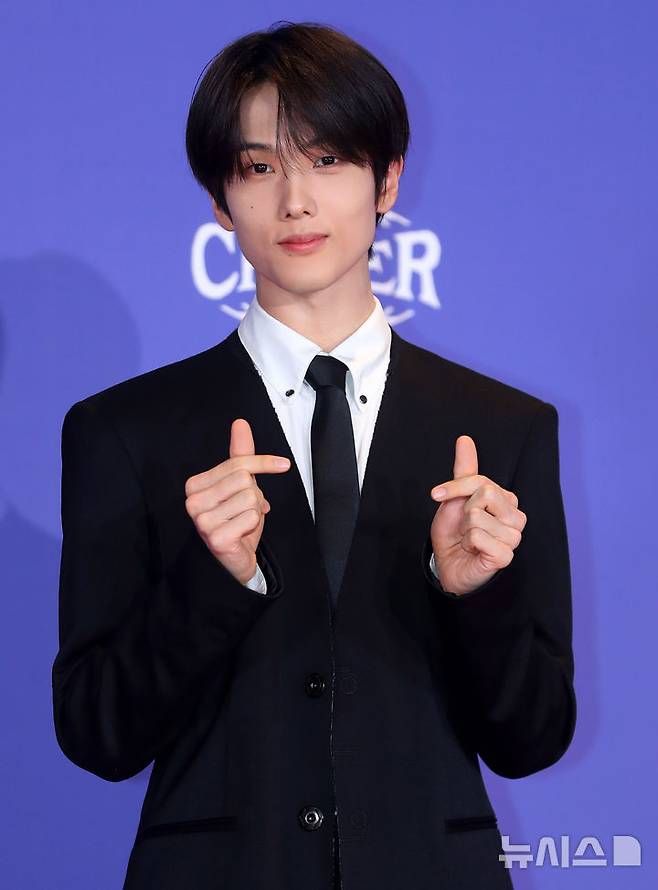 [서울=뉴시스] 김혜진 기자 = 그룹 엔시티 드림(NCT DREAM) 지성이 14일 오전 서울 송파구 롯데시네마 월드타워에서 열린 다섯 번째 정규앨범 'Go Back To The Future(고 백 투 더 퓨처)' 발매 기념 기자간담회에 앞서 포즈를 취하고 있다. 2025.07.14. jini@newsis.com