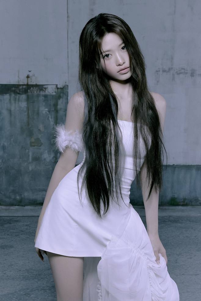 Lisenne, who is receiving great love from the public for their unique fragrance concept and music, is raising their public recognition through various activities and continuing their wide-ranging activities.