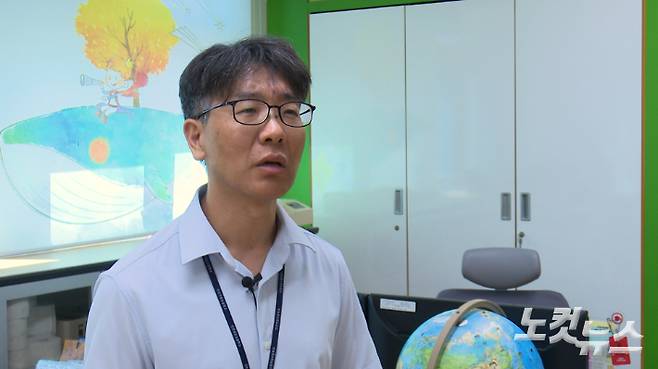 인천 석암초등학교에서 한국어 학급을 운영하는 이창성 교사. 고성민 기자