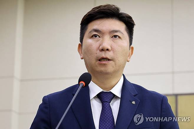 업무 보고 하는 유승민 대한체육회장 (서울=연합뉴스) 이동해 기자 = 유승민 대한체육회장이 21일 국회 문화체육관광위원회에서 열린 대한체육회 등에 대한 국정감사에서 업무 보고하고 있다. 2026.10.21 eastsea@yna.co.kr