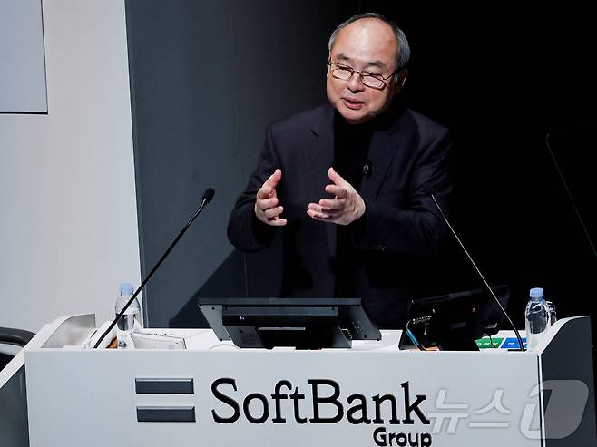 소프트뱅크 그룹 회장 겸 CEO인 손정의가 일본 도쿄에서 열린 연례 주주총회에 참석해 연설하고 있다. 2026.06.24. ⓒ 로이터=뉴스1