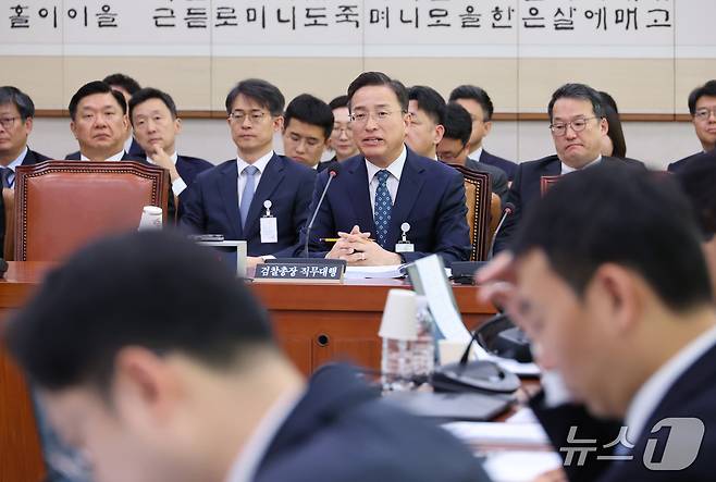 이정현 검찰총장 직무대행이 22일 서울 여의도 국회에서 열린 법제사법위원회의 공소청에 대한 국정감사에서 의원 질의에 답변하고 있다. 2026.10.22 ⓒ 뉴스1 신웅수 기자