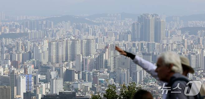 서울 남산에서 아파트 단지가 보이고 있다.  ⓒ 뉴스1 박지혜 기자