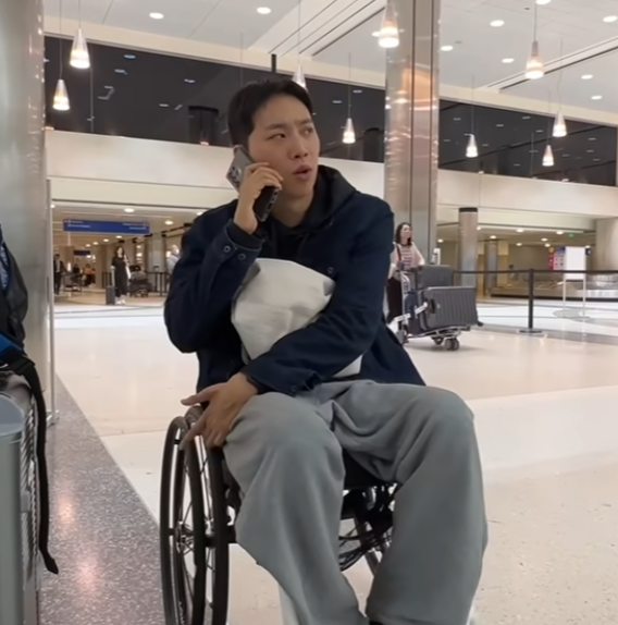 As YouTuber Park Wi has remained largely inactive on YouTube for nearly two months following the controversy over the release of CCTV footage of his fall on a KTX train, attention is now focused on when he will return. This is because, according to YouTubes monetization policies, there is a possibility that his eligibility for monetization could be revoked if he remains inactive for an extended period.Park Wi became embroiled in controversy after releasing CCTV footage on his YouTube channel, Wiracle, of a fall that occurred last August while he was disembarking from a KTX train in a wheelchair.The video captured the moment Park Wi fell forward after his wheelchair wheels got caught on the foot of a social service worker attempting to secure the ramp. Park explained that he released the video to create a safe mobility environment for people with disabilities and to prevent similar accidents from recurring.However, as it became known that the social service worker apologized immediately after the accident, criticism arose that releasing the video without sufficiently considering the perspective of the worker who made the mistake was excessive. Some also questioned whether it was appropriate to publicly highlight the mistake of someone who was trying to help.As the controversy spread, Park Wi deleted the video and issued an apology. He stated that he had failed to consider the perspective of the staff member who had done their best to help him, admitting, My delivery was immature and I was short-sighted.However, public opinion did not easily subside even after the apology. The subscriber count for Wiracle, which had exceeded 1 million, dropped below that mark, and the fallout continued, including the cancellation of scheduled lectures. It is reported that Park Wi voluntarily resigned from his position as a Seoul City promotional ambassador.Since then, Park Wi has stopped uploading new content to YouTube and has not shown any significant activity. No further statements regarding the controversy or concrete plans for a return have been confirmed.Amidst this, YouTubes monetization policy is drawing attention. YouTube stipulates that it may revoke monetization eligibility if a channel has no activity, such as uploading videos or posting community content, for more than six months.However, monetization does not automatically stop simply because six months have passed. It means that YouTube may revoke monetization eligibility based on the channels activity status. Therefore, it is difficult to conclude that Park Wis monetization will be suspended at a specific point in time.If Park Wi continues his current suspension of activities, he may have to consider the potential application of the policy within the next few months. However, whether he actually retains his eligibility for monetization depends on YouTubes judgment.Ultimately, it remains uncertain when Park Wi will return. Attention is focused on how he will communicate to restore public trust lost following the controversy, and whether he will resume his YouTube activities, including his existing content aimed at improving disability awareness.