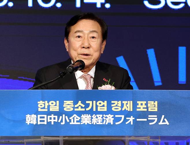 김기문 중소기업중앙회장이 14일 서울 영등포구 중소기업중앙회 KBIZ홀에서 열린 한일 중소기업 경제포럼에서 개회사를 하고 있다. 2026.10.14. 서울=뉴시스