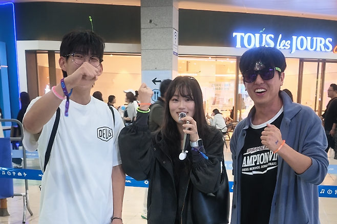 17일 경기 고양시 일산 킨텍스 제2전시장에서 열린 ‘NOL 페스티벌 2026’에 EDM을 즐기러 온 관객들. 김영호 기자 rladudgh2349@donga.com