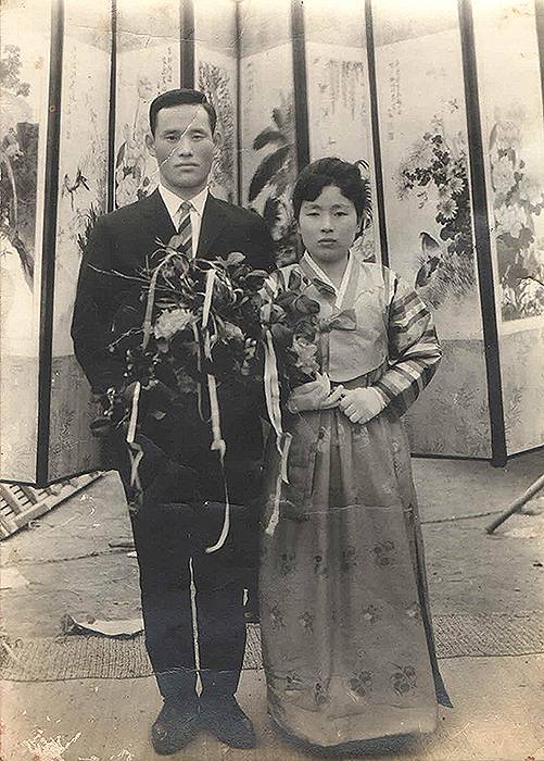 할머니 (김정임씨)와 할아버지(이춘옥씨)의 결혼사진. 이수영씨 제공
