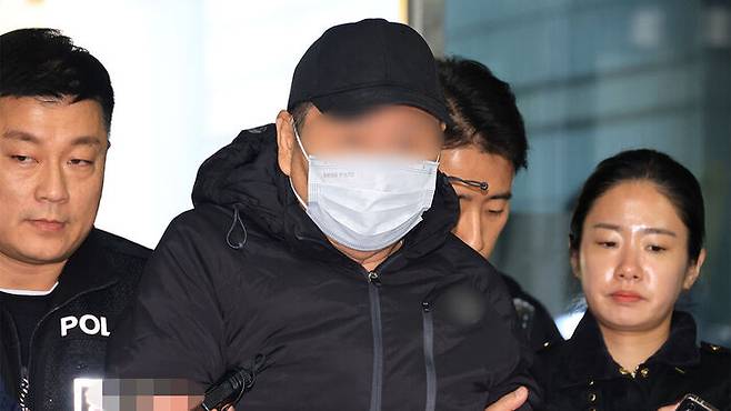 역삼 연쇄방화 사건 관련 실제 보도 이미지 03 - 구속영장 심사에 출석한 70대 피의자 보도사진