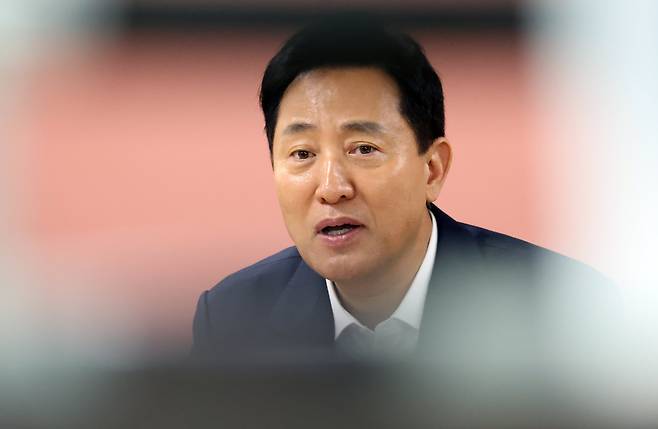 오세훈 서울시장이 지난 21일 오후 서울 관악구 관악건강돌봄이음센터에서 열린 통합돌봄 현장방문 및 간담회에서 발언을 하고 있다. /뉴스1