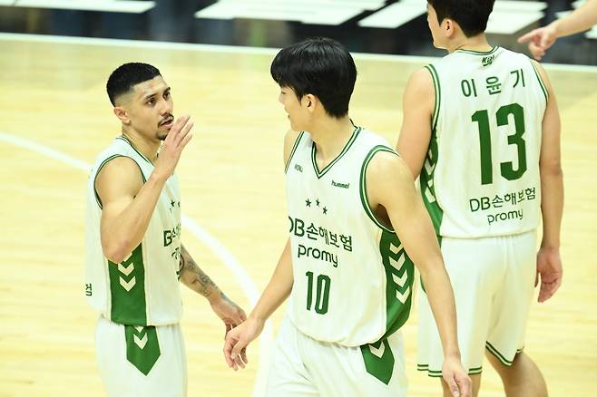 적지서 승리를 거둔 원주 DB. ⓒ KBL