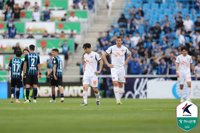 지난 4월25일 인천축구전용경기장에서 열린 인천과 제주 경기. 한국프로축구연맹 제공