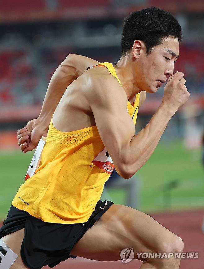 장민호, 힘찬 출발 (나고야=연합뉴스) 박동주 기자 = 23일 일본 나고야 미즈호 공원 육상 경기장에서 열린 2026 아이치·나고야 장애인아시아경기대회 육상 남자 400m T13 결선.
    한국 장민호가 힘차게 출발하고 있다. 2026.10.23 pdj6635@yna.co.kr