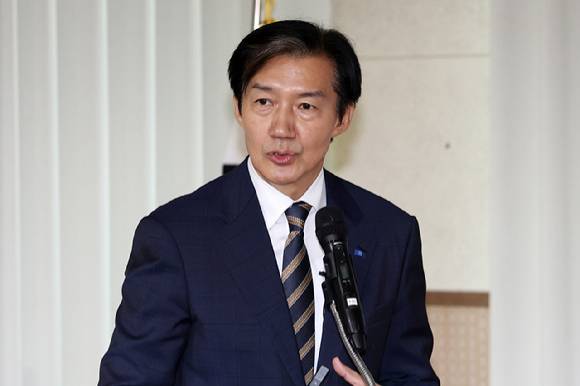조국혁신당 조국 혁신정책연구원장이 19일 오후 전남광주 장성군가족행복센터에서 열린 특강에서 발언하고 있다 [사진=연합뉴스]