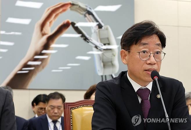2026년 10월 13일 국회에서 열린 과학기술정보방송통신위원회 국정감사에서 오태석 우주항공청장이 위원 질문에 답하고 있다. 연합뉴스