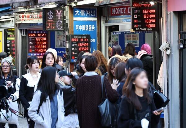 원/달러 환율이 1,320원대 중반까지 내리고, 원/엔 환율도 830원대까지 내리면서 하락세를 이어가고 있다. [출처=연합뉴스]