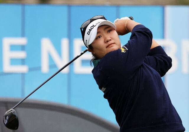25일 전남광주통합특별시 해남군 화원면 파인비치 골프링크스에서 열린 LPGA BMW 레이디스 챔피언십 최종라운드에서 유해란이 1번홀 티샷하고 있다. 연합뉴스