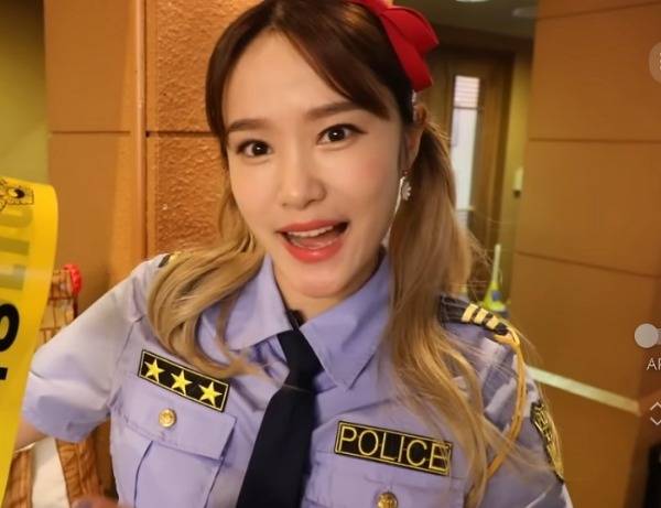 헤이지니를 둘러싼 노동착취 의혹에 전 직원이 추가 폭로했다. 연봉 2000만원과 장시간 근무, 공황장애 산재 갈등 주장이 나와 사실관계 확인에 관심이 쏠린다. 헤이지니 유튜브 캡쳐