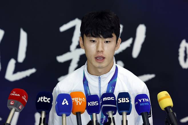 로베르트 모레노 대한민국 축구 대표팀 감독이 오는 29일 11월 A매치 명단을 발표하는 가운데 2026 아이치·나고야 아시안게임 금메달리스트 이기혁(강원FC)의 발탁 가능성은 낮다는 전망이 나왔다. 사진은 축구선수 이기혁. /사진=뉴스1