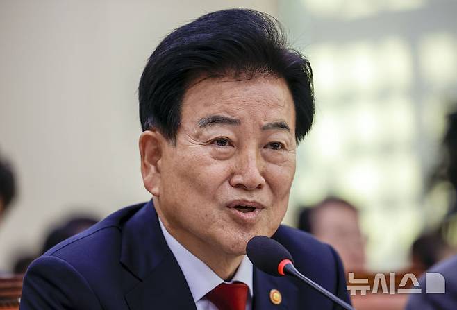 [서울=뉴시스] 정병혁 기자 = 정동영 통일부 장관이 27일 서울 여의도 국회에서 열린 외교통일위원회의 종합감사에서 질문에 답하고 있다. 2026.10.27. jhope@newsis.com