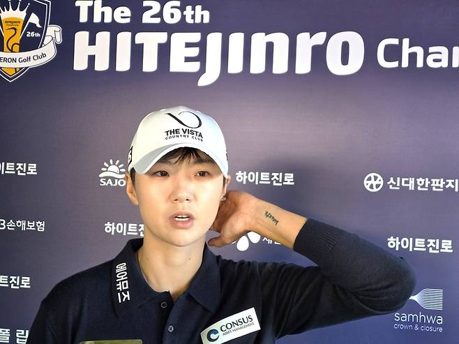 박성현이 블루헤런GC에서 열린 KLPGA투어 하이트진로 챔피언십 컷오프 통과 후 소감을 밝히고 있다. 사진 | KLPGA