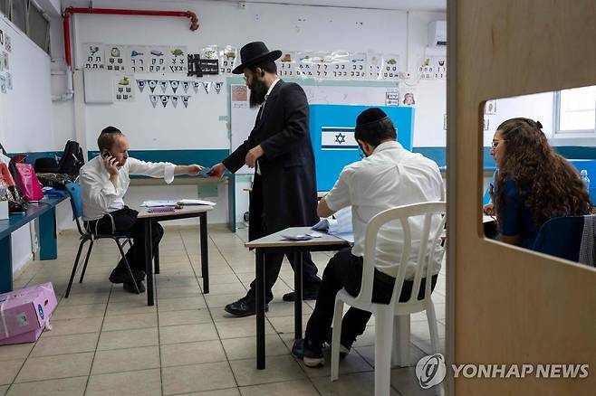 이스라엘 브네이브라크의 투표소 [AFP=연합뉴스. 재판매 및 DB 금지]