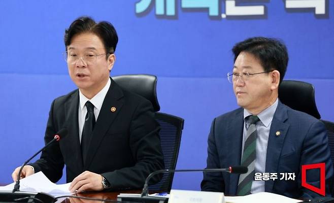 김영훈 고용노동부 장관이 29일 국회 의원회관에서 열린 '기후환경노동위 현안 관련 당정'에서 모두발언을 하고 있다. 2026.10.29 윤동주 기자