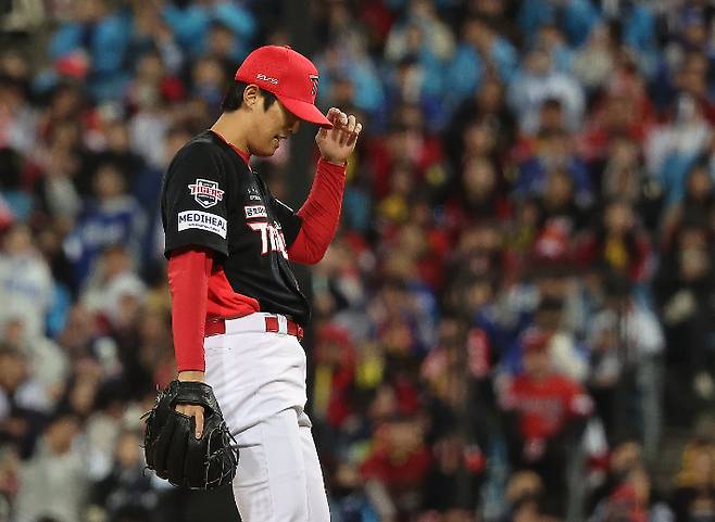 몸에 맞는 공 연달아 내준 이의리. 연합뉴스