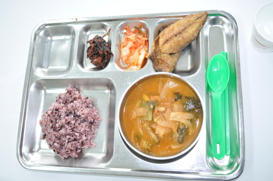 2015년 소개된 경기도 화성직업훈련교도소의 식단. [사진 법무부]