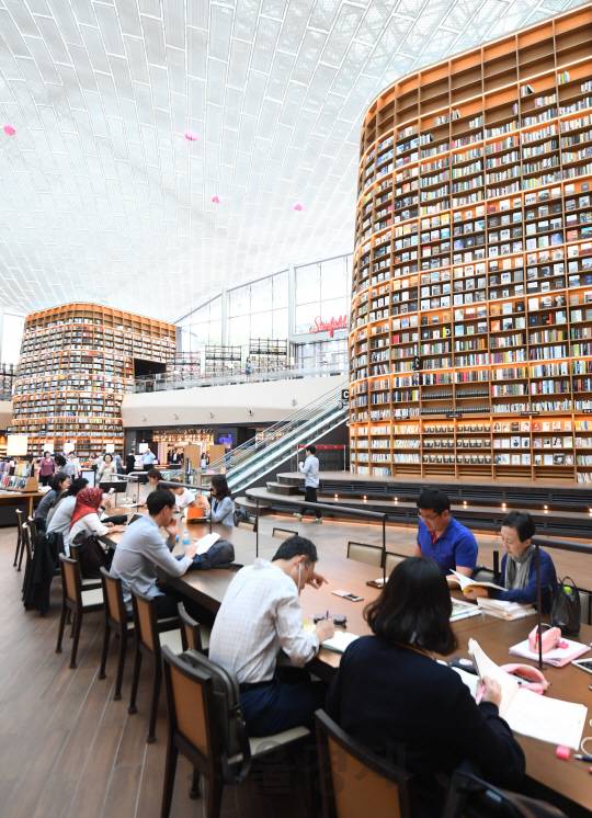 서울 삼성동 스타필드 코엑스몰의 별마당도서관./송은석기자
