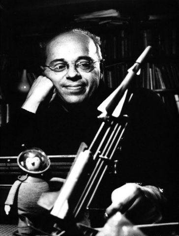 서구 문학계에서 높이 인정받은 렘은 정작 서구의 SF를 신랄하게 비판했다. 렘 공식 사이트