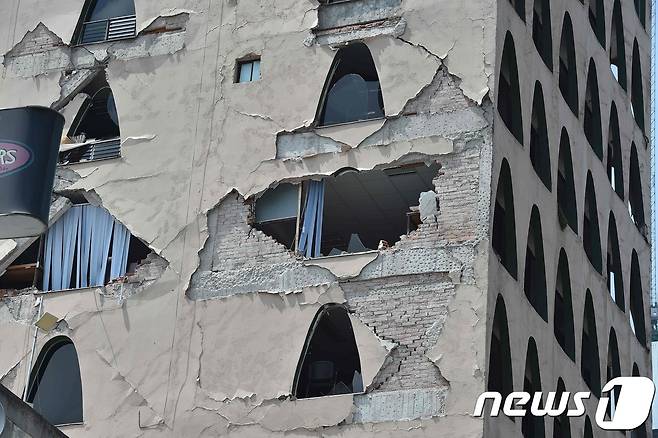 강진으로 파괴된 멕시코시티 건물. © AFP=뉴스1