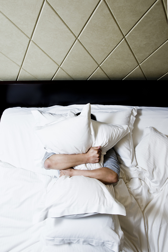 편두통 환자가 기억력 감소를 느끼는 이유 중 하나는 수면의 질이 떨어지기 때문이다. [중앙포토]