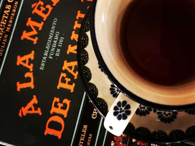 카페 알롱제(Café Allongé). 같은 양을 기준으로 생각하면, 에스프레소 더블은 두 잔의 에스프레소, 아메리카노는 한 잔의 에스프레소에 뜨거운 물 한 잔, 카페 알롱제는 에스프레소 싱글 분량의 커피를 두 배의 물로 내린 것. 커피에 포함된 카페인의 양은 카페 알롱제, 에스프레소, 아메리카노 순으로 높다.© News1